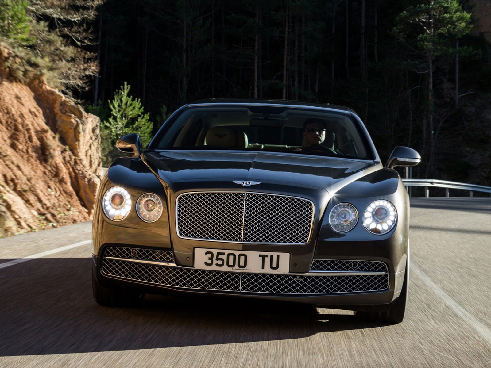 http://www.diseno-art.com/news_content/wp-content/uploads/2013/02/2014-Bentley-Continental-Flying-Spur-4.jpg